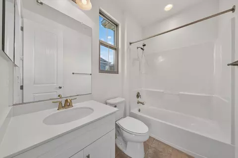 Bath - 318 Expedition Ln, Milpitas, CA 95035 photo 3 of 4