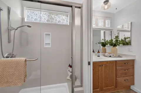 Bath - 791 Prairie Creek Dr, Pacifica, CA 94044 photo 2 of 4