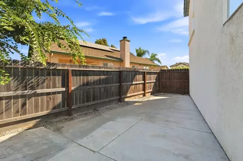 Exterior - 1901 Lauritson Ln, Manteca, CA 95336 photo 7 of 11