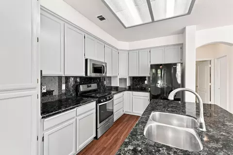 Kitchen - 1901 Lauritson Ln, Manteca, CA 95336 photo 1 of 3