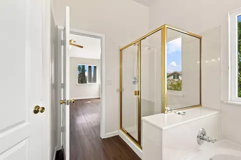 Bath - 1901 Lauritson Ln, Manteca, CA 95336 photo 4 of 6
