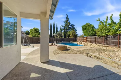 Exterior - 1901 Lauritson Ln, Manteca, CA 95336 photo 5 of 11