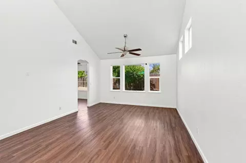 Living - 1901 Lauritson Ln, Manteca, CA 95336 photo 2 of 8