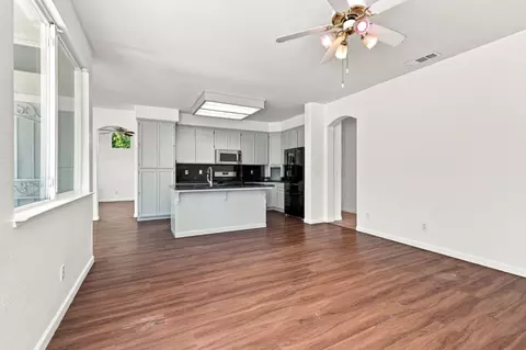Living - 1901 Lauritson Ln, Manteca, CA 95336 photo 7 of 8