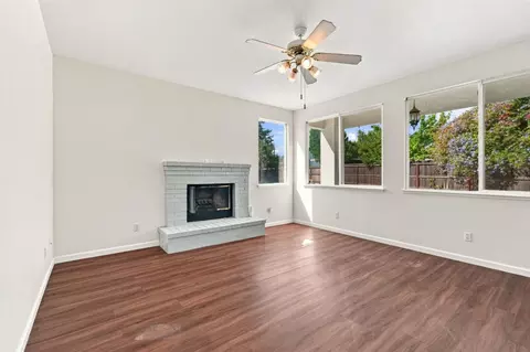 Living - 1901 Lauritson Ln, Manteca, CA 95336 photo 5 of 8