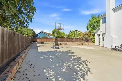 Exterior - 1901 Lauritson Ln, Manteca, CA 95336 photo 11 of 11