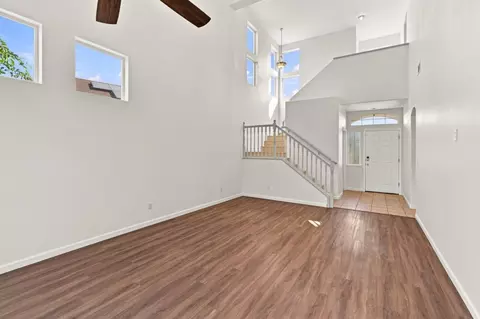 Living - 1901 Lauritson Ln, Manteca, CA 95336 photo 3 of 8