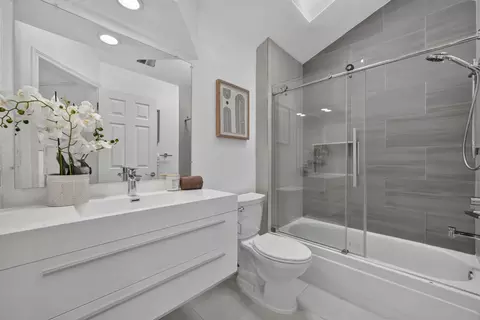 Bath - 18 Tyrella Ct, Mountain View, CA 94043 photo 1 of 4