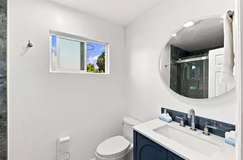 Bath - 2512 Burlwood Dr, Modesto, CA 95355 photo 7 of 9