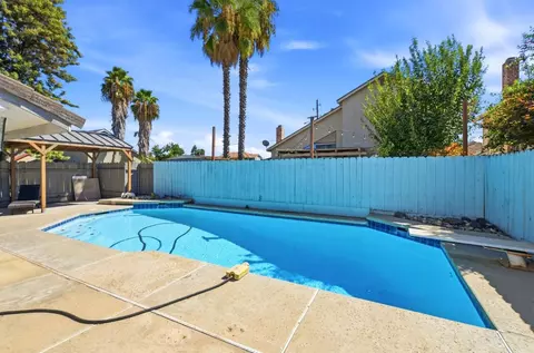 Exterior - 2512 Burlwood Dr, Modesto, CA 95355 photo 8 of 10
