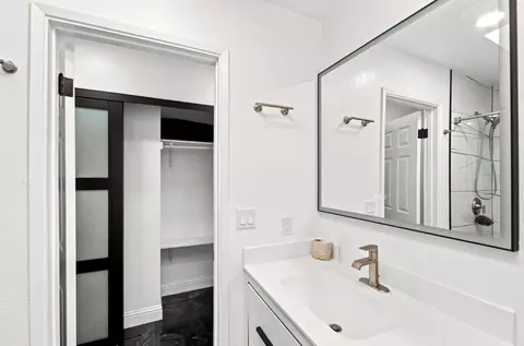 Bath - 2512 Burlwood Dr, Modesto, CA 95355 photo 1 of 9