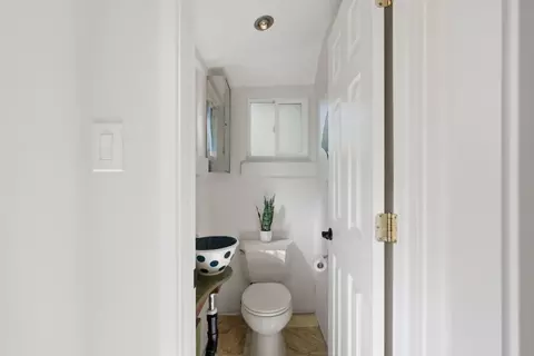 Bath - 190 E Middlefield Rd, Mountain View, CA 94043 photo 4 of 4