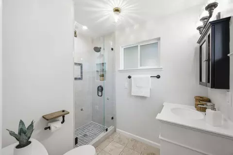 Bath - 190 E Middlefield Rd, Mountain View, CA 94043 photo 2 of 4