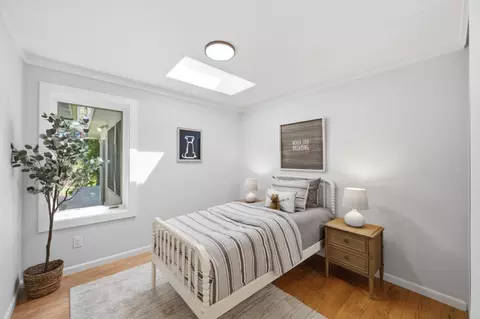 Bedroom - 190 E Middlefield Rd, Mountain View, CA 94043 photo 3 of 4