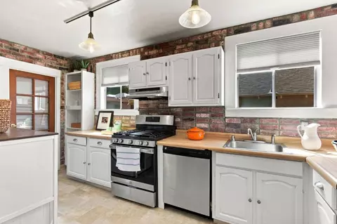 Kitchen - 468 Donaldson Ave, Pacifica, CA 94044 photo 3 of 6
