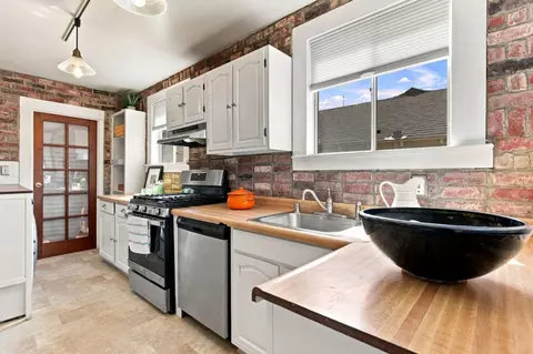 Kitchen - 468 Donaldson Ave, Pacifica, CA 94044 photo 1 of 6