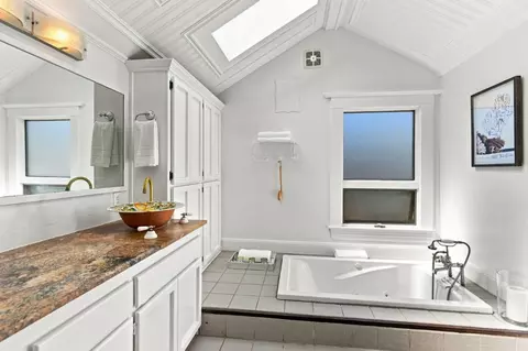 Bath - 468 Donaldson Ave, Pacifica, CA 94044 photo 1 of 3