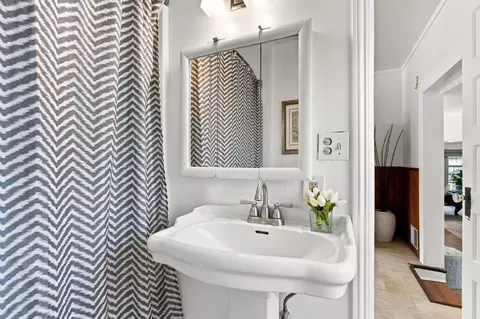 Bath - 468 Donaldson Ave, Pacifica, CA 94044 photo 3 of 3