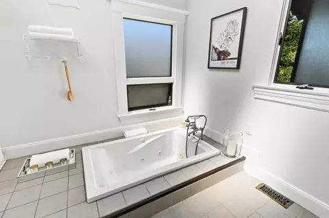 Bath - 468 Donaldson Ave, Pacifica, CA 94044 photo 2 of 3