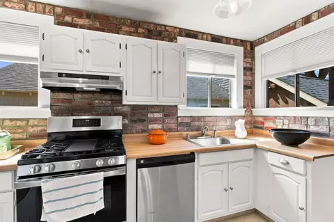 Kitchen - 468 Donaldson Ave, Pacifica, CA 94044 photo 2 of 6