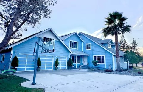 90 Adrian Dr, Hollister, CA 95023