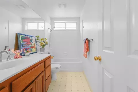 Bath - 1016 Gordon St, Milpitas, CA 95035 photo 1 of 4