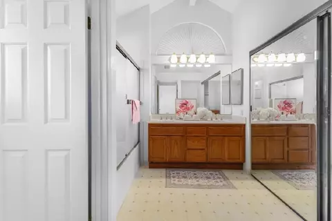 Bath - 1016 Gordon St, Milpitas, CA 95035 photo 2 of 4