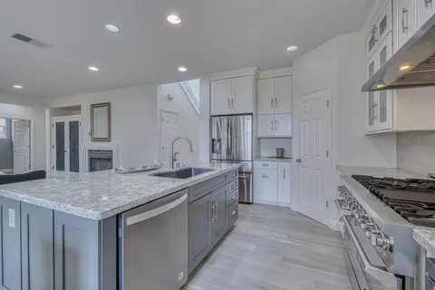 Kitchen - 4560 Peninsula Point Dr, Seaside, CA 93955 photo 4 of 5