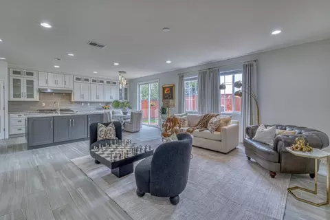 Living - 4560 Peninsula Point Dr, Seaside, CA 93955 photo 2 of 4