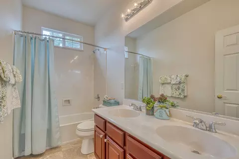 Bath - 4560 Peninsula Point Dr, Seaside, CA 93955 photo 5 of 5
