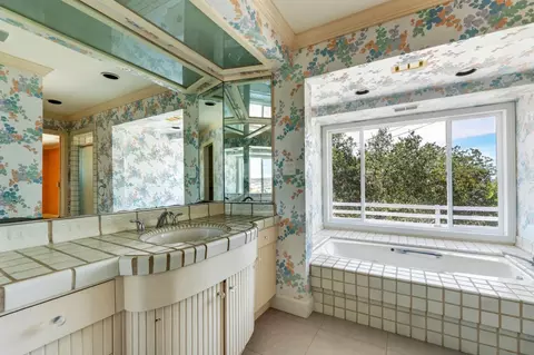 Bath - 60 Seca Pl, Salinas, CA 93908 photo 1 of 2