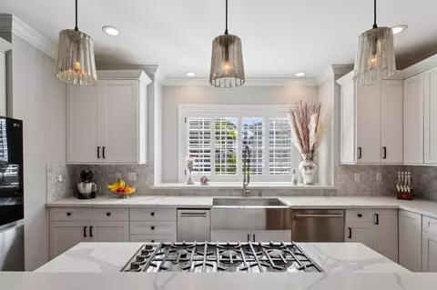 Kitchen - 220 Eagle Trace Dr, Half Moon Bay, CA 94019 photo 2 of 4
