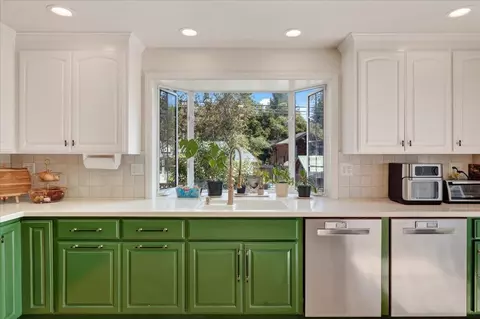 Kitchen - 3336 Oneill Ct, Soquel, CA 95073 photo 5 of 6