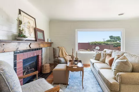 Living - 1494 Darwin St, Seaside, CA 93955 photo 2 of 4
