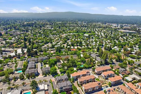 View/Area - 2222 Raspberry Ln, Mountain View, CA 94043 photo 3 of 13
