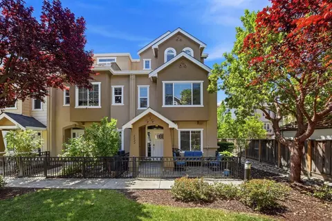 Exterior - 2222 Raspberry Ln, Mountain View, CA 94043 photo 6 of 7