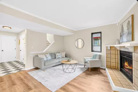 Living - 3119 Erin Ln, Santa Cruz, CA 95065 photo 2 of 2