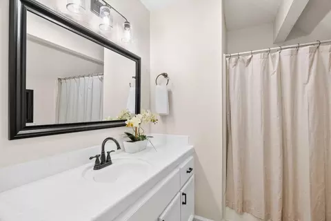 Bath - 3119 Erin Ln, Santa Cruz, CA 95065 photo 2 of 6