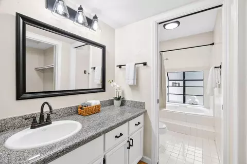 Bath - 3119 Erin Ln, Santa Cruz, CA 95065 photo 3 of 6