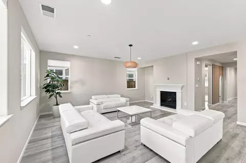 Living - 839 Dunmore St, Oakley, CA 94561 photo 2 of 4