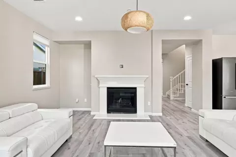 Living - 839 Dunmore St, Oakley, CA 94561 photo 3 of 4
