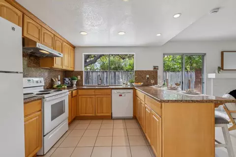Kitchen - 190 Midwick Dr, Milpitas, CA 95035 photo 3 of 5