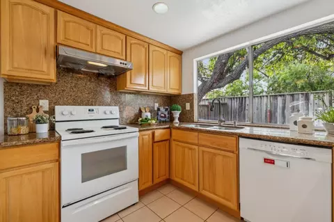 Kitchen - 190 Midwick Dr, Milpitas, CA 95035 photo 4 of 5