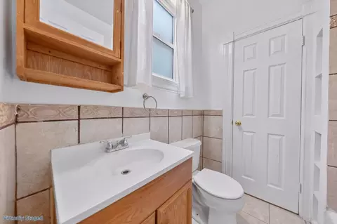 Bath - 2347 E 17th St, Oakland, CA 94601 photo 2 of 3