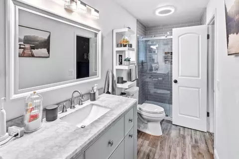 Bath - 19233 Creekside Ln, Salinas, CA 93908 photo 3 of 4