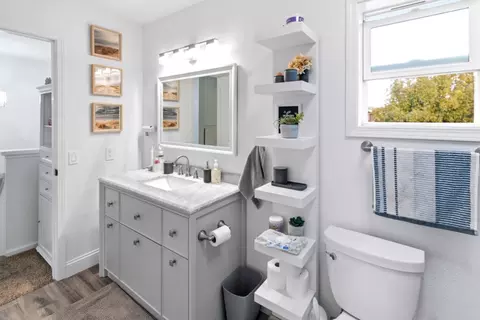 Bath - 19233 Creekside Ln, Salinas, CA 93908 photo 4 of 4