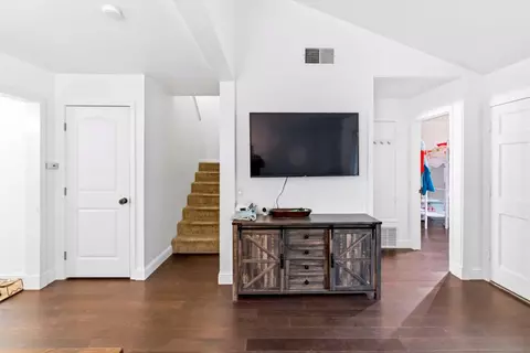 Entry Way - 19233 Creekside Ln, Salinas, CA 93908 photo 4 of 6