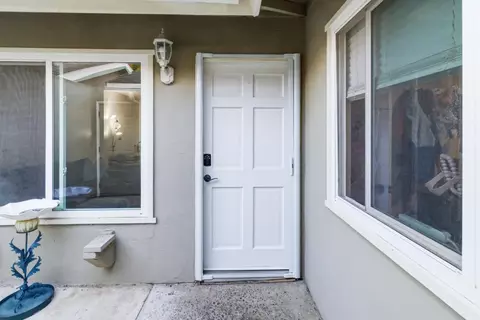 Entry Way - 19233 Creekside Ln, Salinas, CA 93908 photo 2 of 6