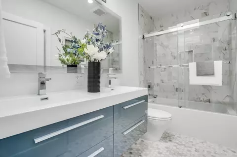 Bath - 619 Naples St, San Francisco, CA 94112 photo 1 of 6