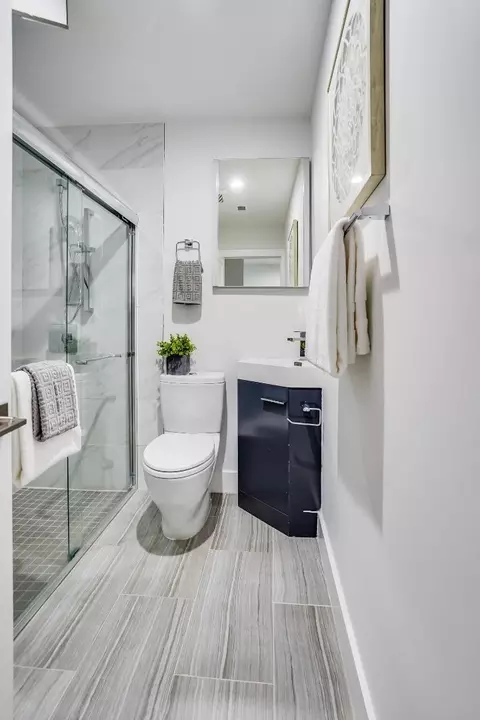Bath - 619 Naples St, San Francisco, CA 94112 photo 3 of 6